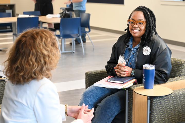 VEP networking Veteran entrepreneur meeting with a mentor for support