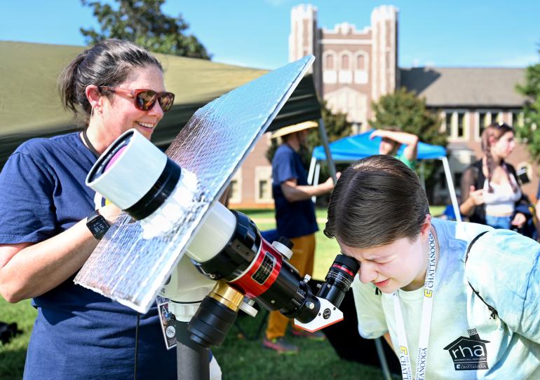 Student trying another students telescope