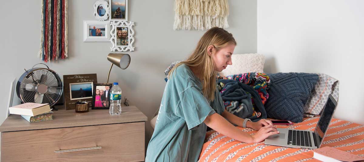 getting started header girl unpacking in her dorm