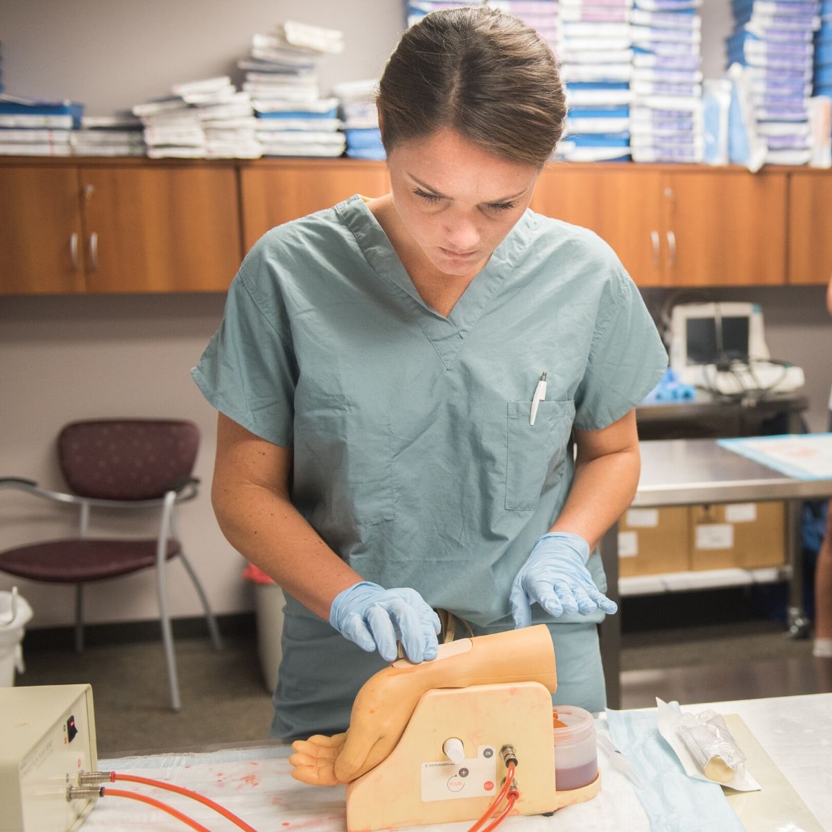 cpe-medical-courses-landing.jpg student in phlebotomy class