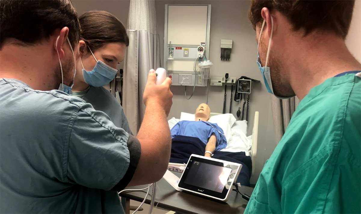 CRNA students do difficult airway simulation