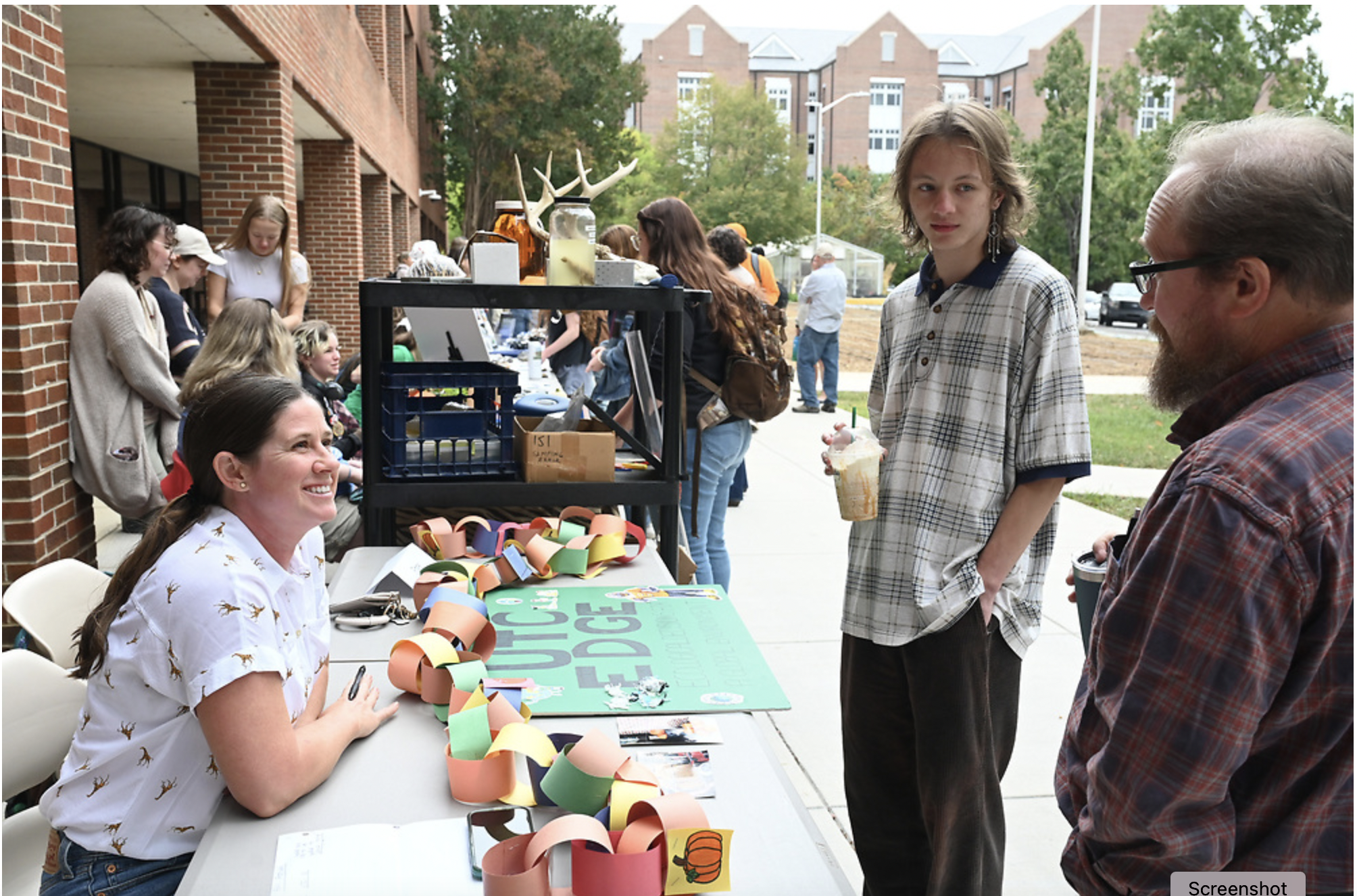 BGE Fall Festival 2023 2 Students and faculty engaging in conversation at festival