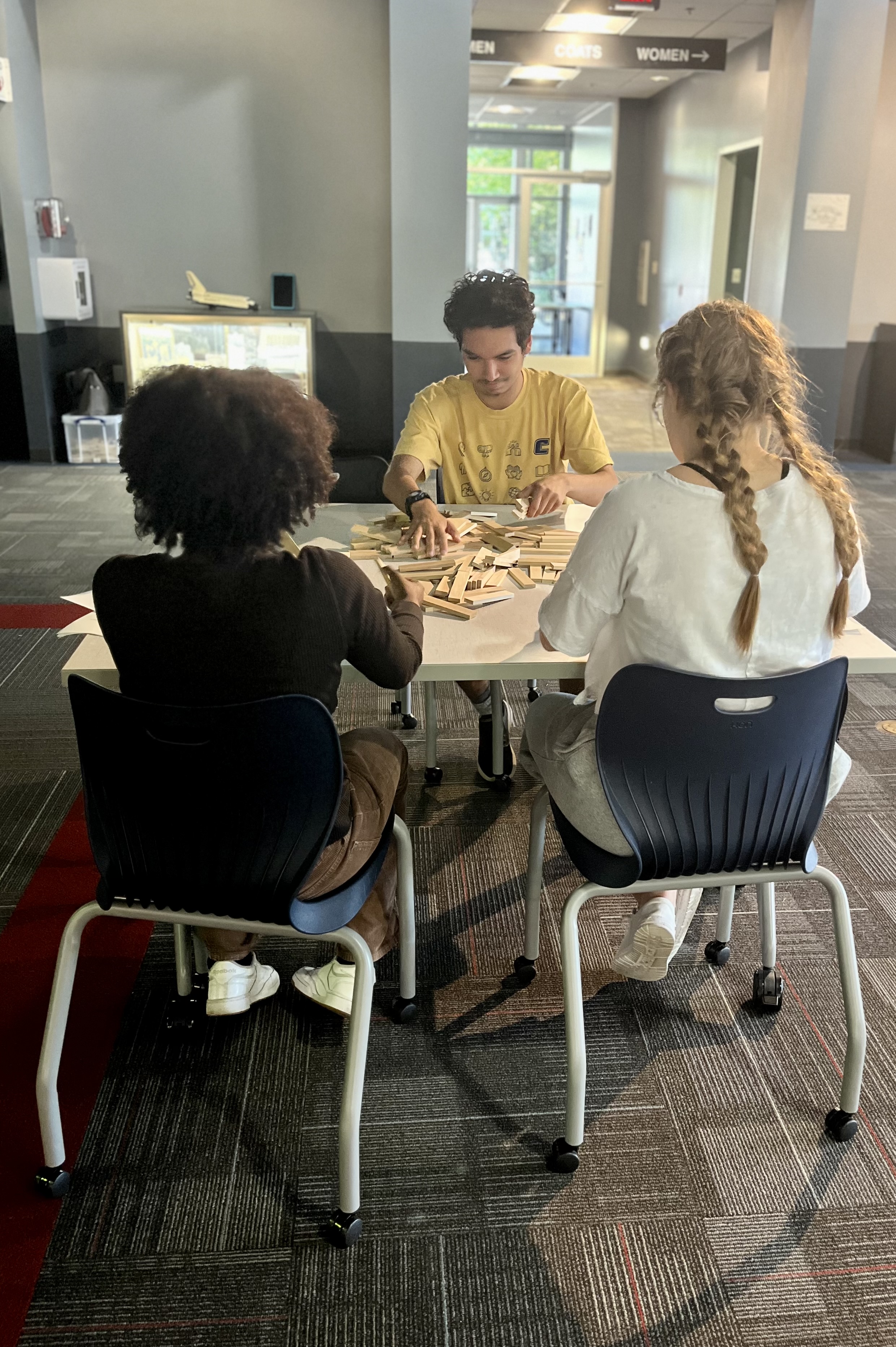 FYE Students at the Challenger Center 1 Students collaborate on an activity at the Challenger Center