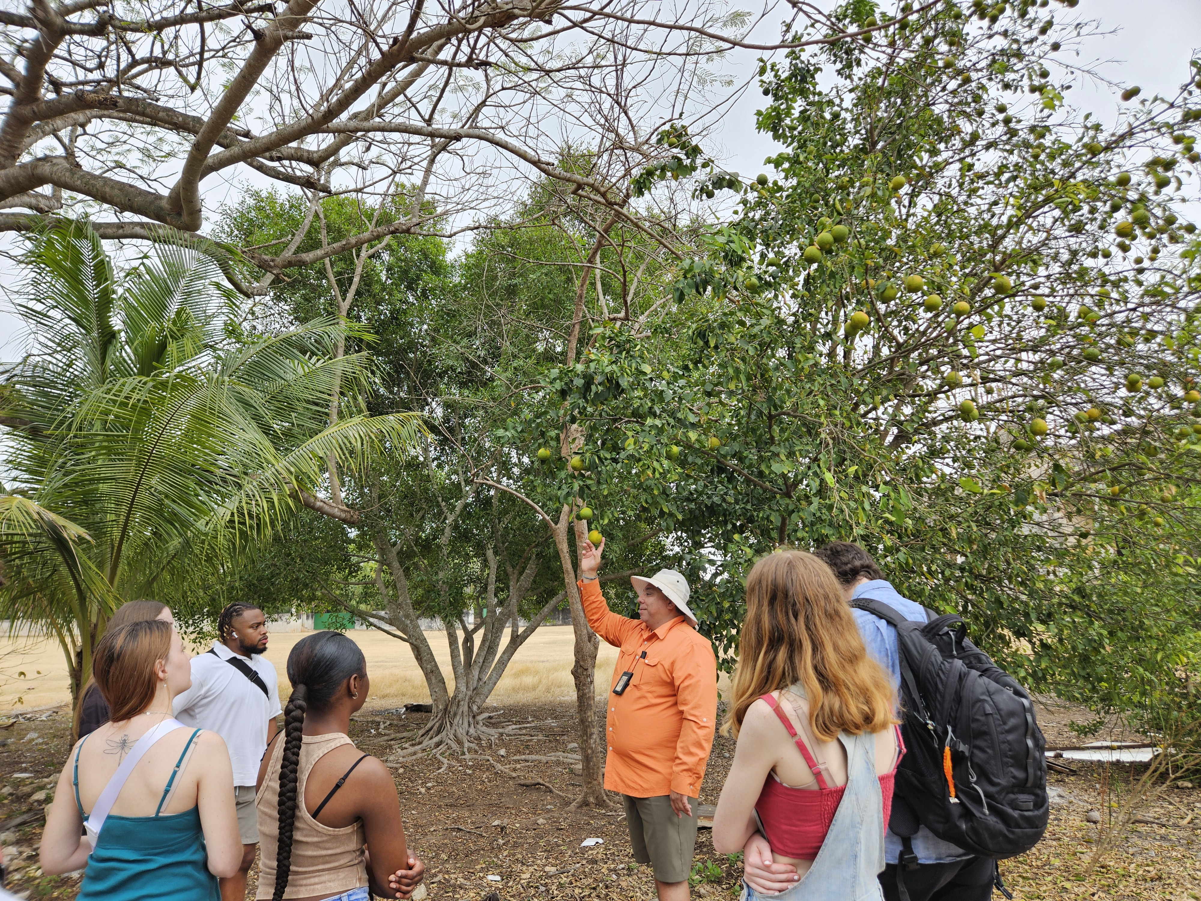 A&SRC Explorers learn about indigenous flora Students learning about indigenous flora