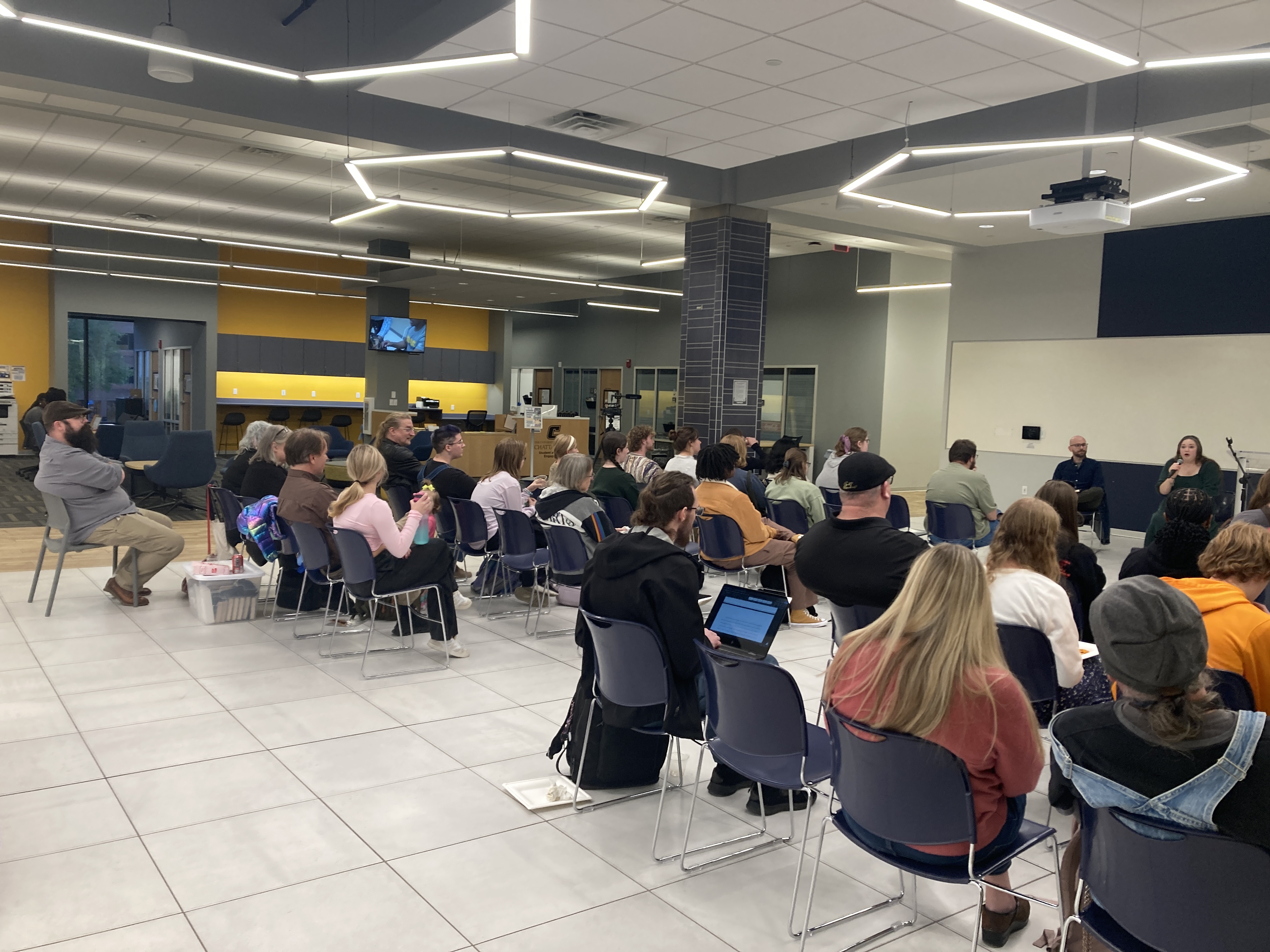 Crowd of Kramer and Hubbard, Oct. 2024