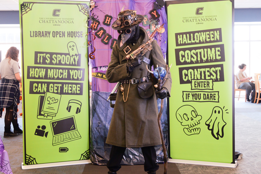 Sy Yuresival, A Steampunk Plague Doctor OC from Ziropherium