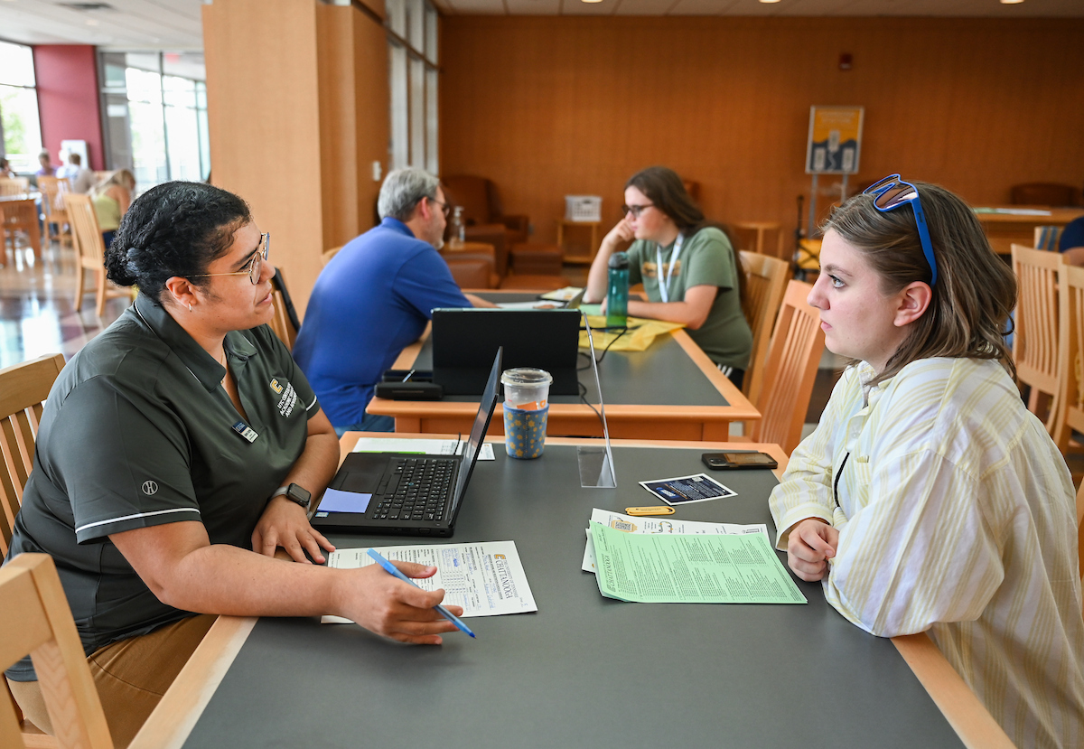 A student receiving academic advisement