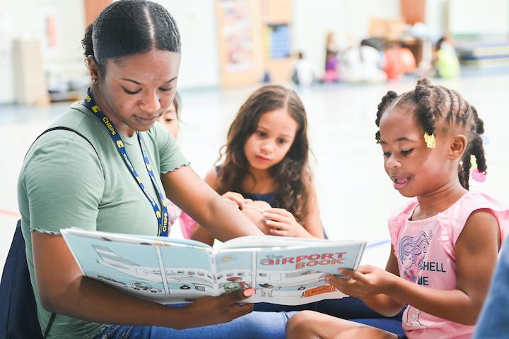 UTC student teaching three little girls