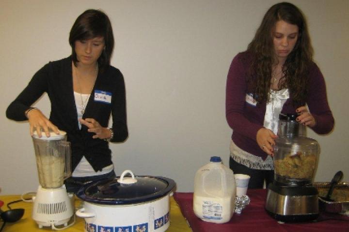 two students make smoothies 
