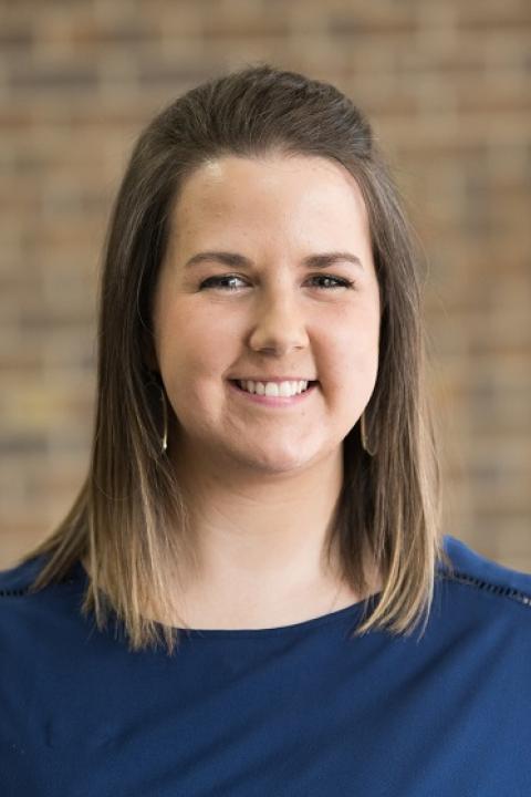 Laura Petrus headshot