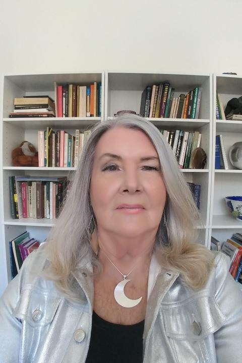Lyn Miles Headshot