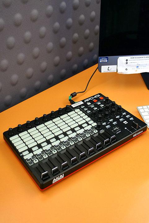 APC40 MIDI pad controller and mixer