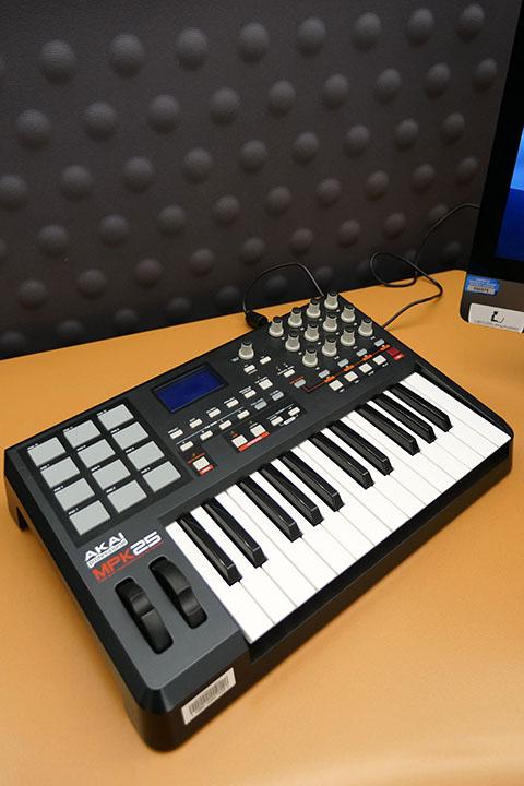 Akai MPK25