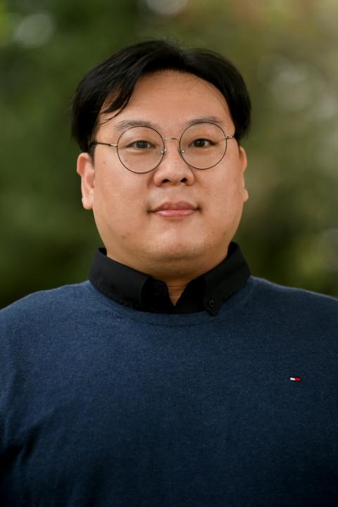 Jin Sik Kim Headshot