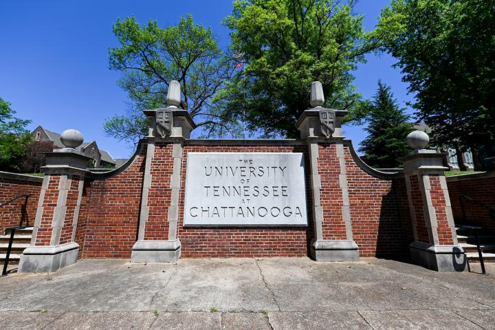 Memorial Gate on McCallie Avenue at the University of Tennessee at Chattanooga Memorial Gate on McCallie Avenue at the University of Tennessee at Chattanooga