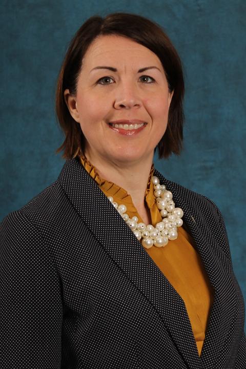 Beth Luehrs Headshot