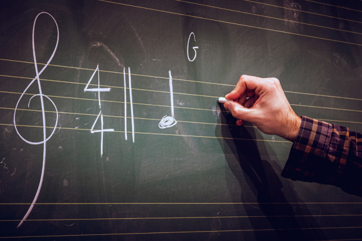 treble clef written in chalk