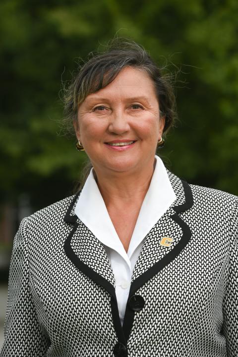 Dr. Irina Khmelko Headshot 2021