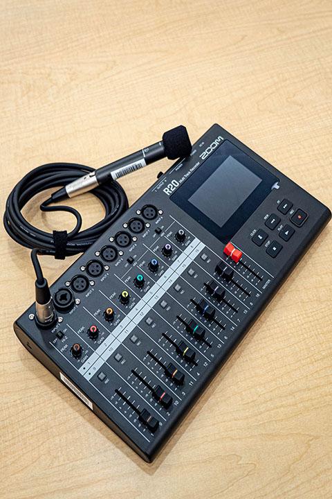 Zoom R20 multi track recorder