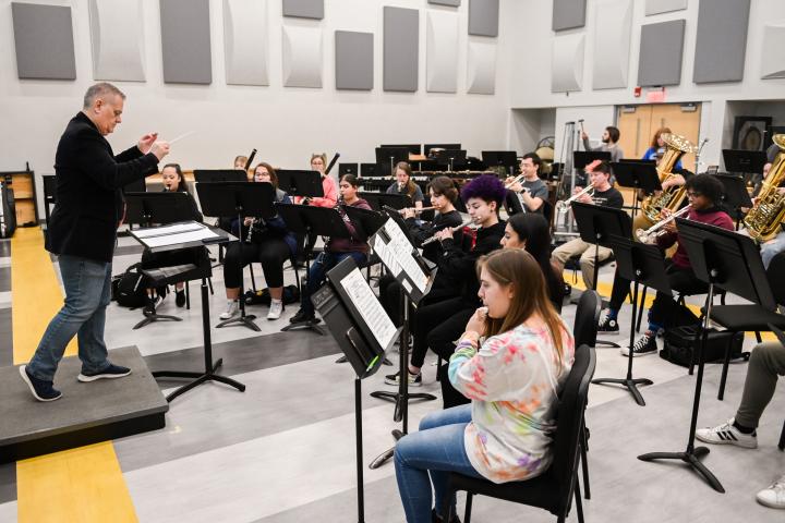 Randall Coleman conducting concert band