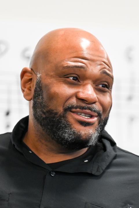 Headshot of Ruben Studdard teaching