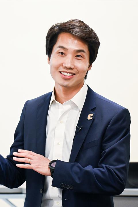 Tiam Li Headshot