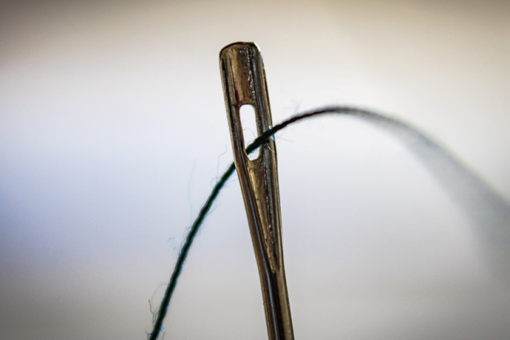 Photo of a thread and needle