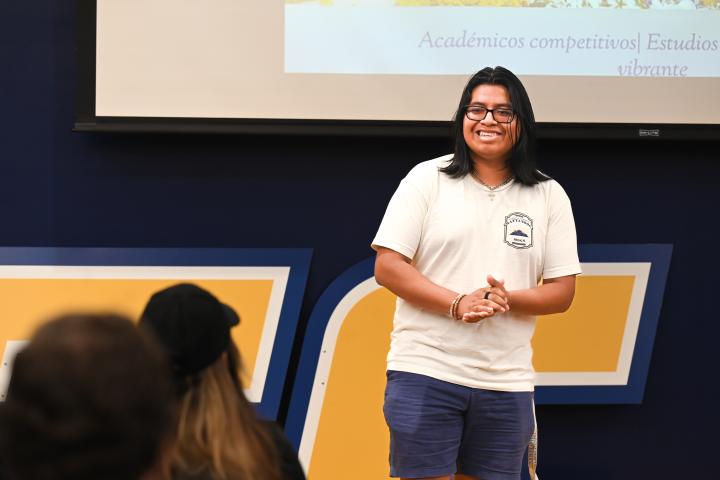 UTC Spanish Speaking Tours UTC Spanish speaking student hosting a tour