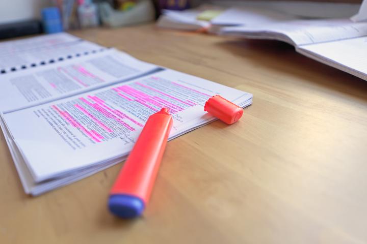 Highlighter with paper highlighter