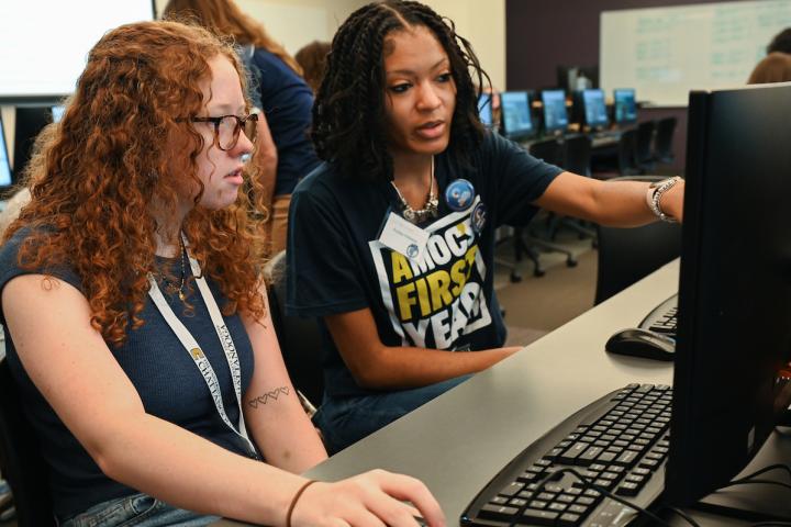 UTC student at an advising apportionment 