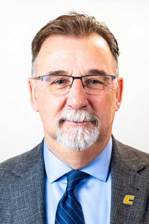 Headshot of Andrew Sheehy