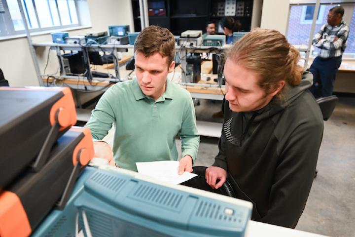 Students work Friday, Jan. 26 in Sharief Babikir’s  Advanced Electronics Lab in the Engineering and Computer Science building.