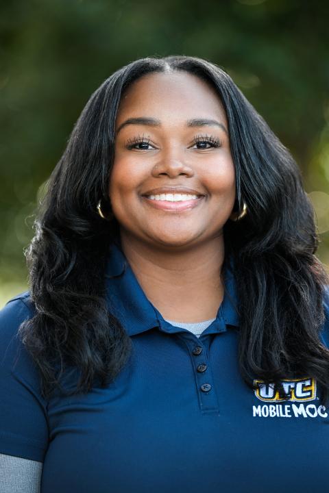 Headshot of Dionne Gray