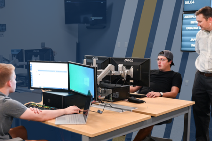 Professor Hunter Holtzhauer works with students in the Bloomberg Lab inside Fletcher Hall.