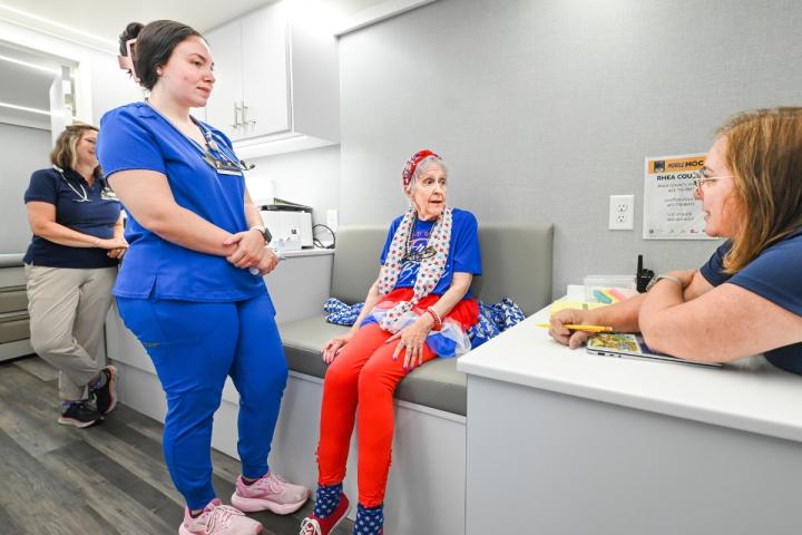 Nursing student gaining experience in rural health through the MobileMOC