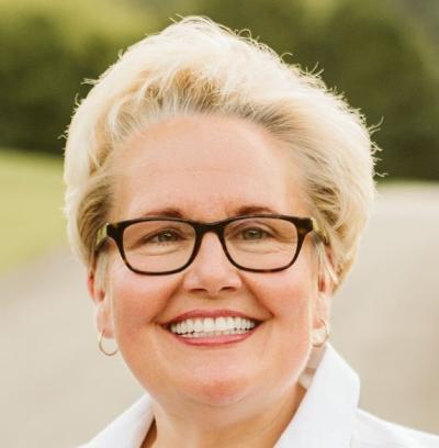 Joanie Somprayac headshot