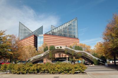 Chattanooga aquarium and bridge