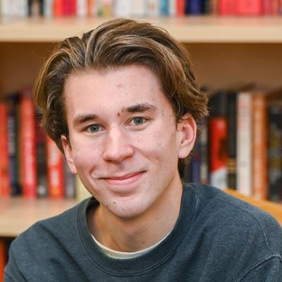 Lake Best, Honors College student Lake Best, Honors College student, tells us why he loves being an Honors College student.