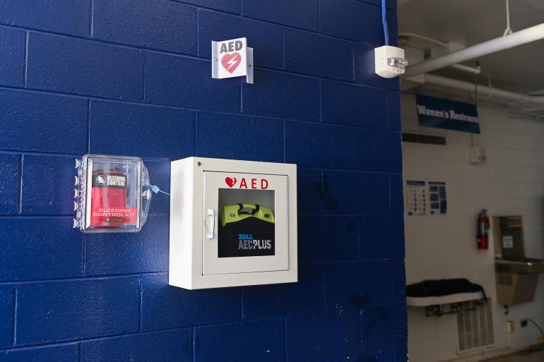 AED and Bleed Kits Example Located in Mac Gym Image showing AED and Bleeding Kit inside Maclellan Gym.