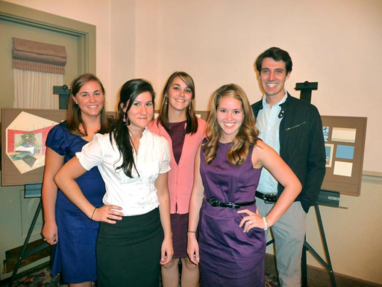 4 female students and 1 male group photo