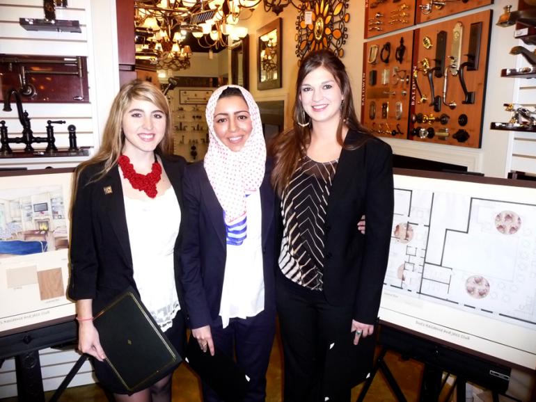 3 female students group photo