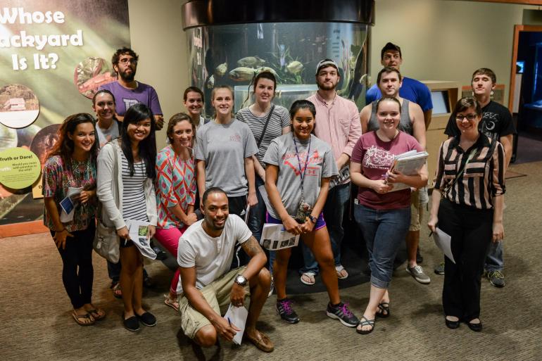 students posing for group photo at TN Aquarium