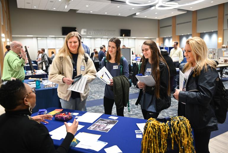 Students at the Majors and Minors Fair