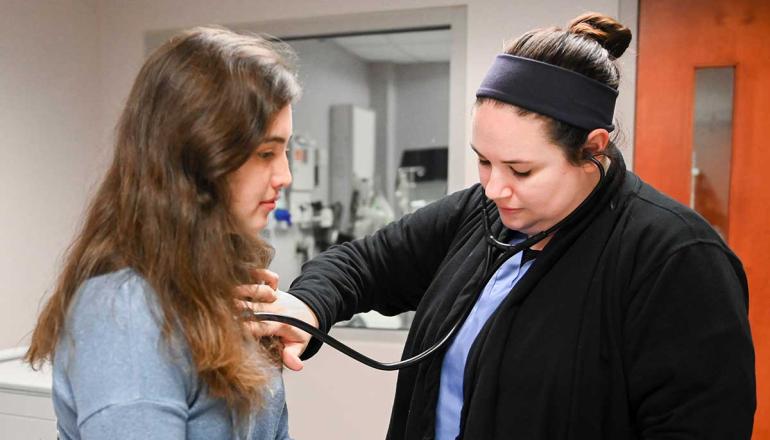 NP Students in Clinical Simulation NP Students in Clinical Simulation