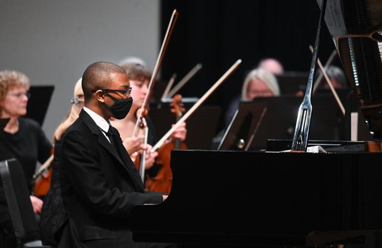 UTC Symphony Orchestra with pianist