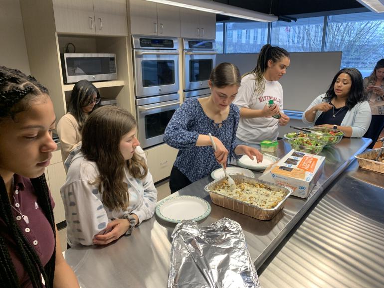 HHP Students making food 