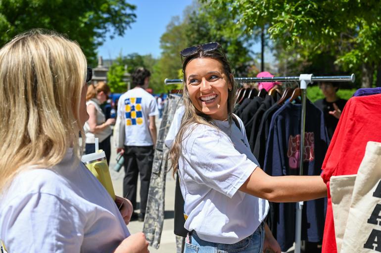 utc students shopping at the Mocs marketplace
