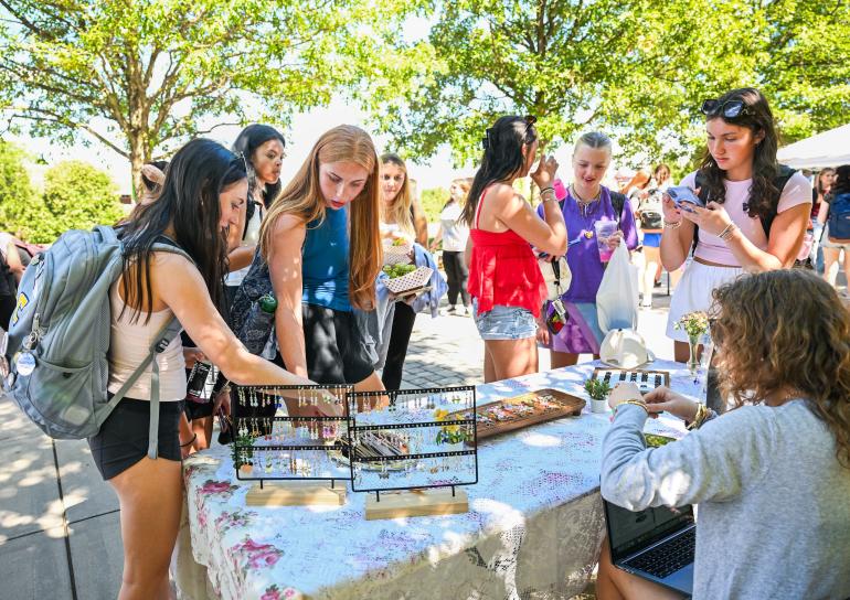 students shopping from student entrepreneurs