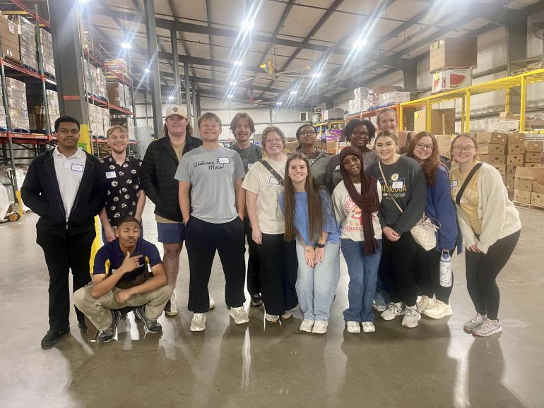 Kinlee Allen and RAs at the Foodbank. 