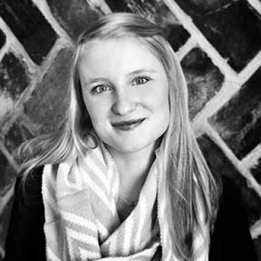 Beth Congdon Headshot Graphic Designer